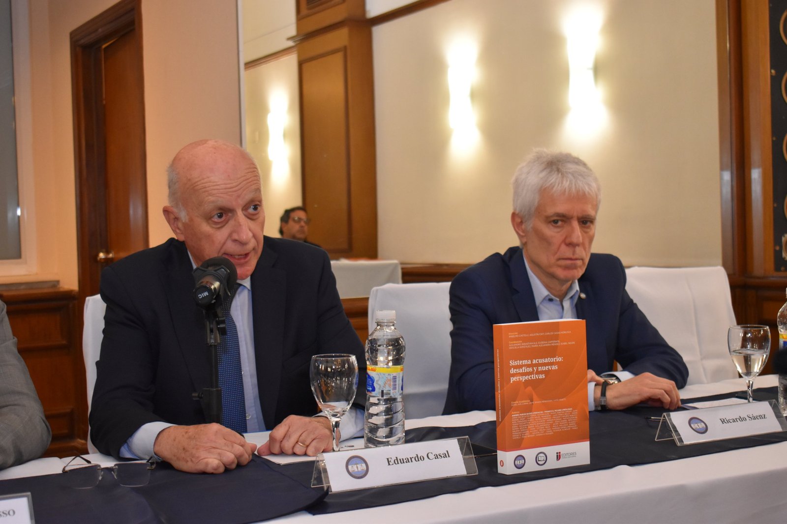 Eduardo Casal durante su exposición junto a Ricardo Sáenz