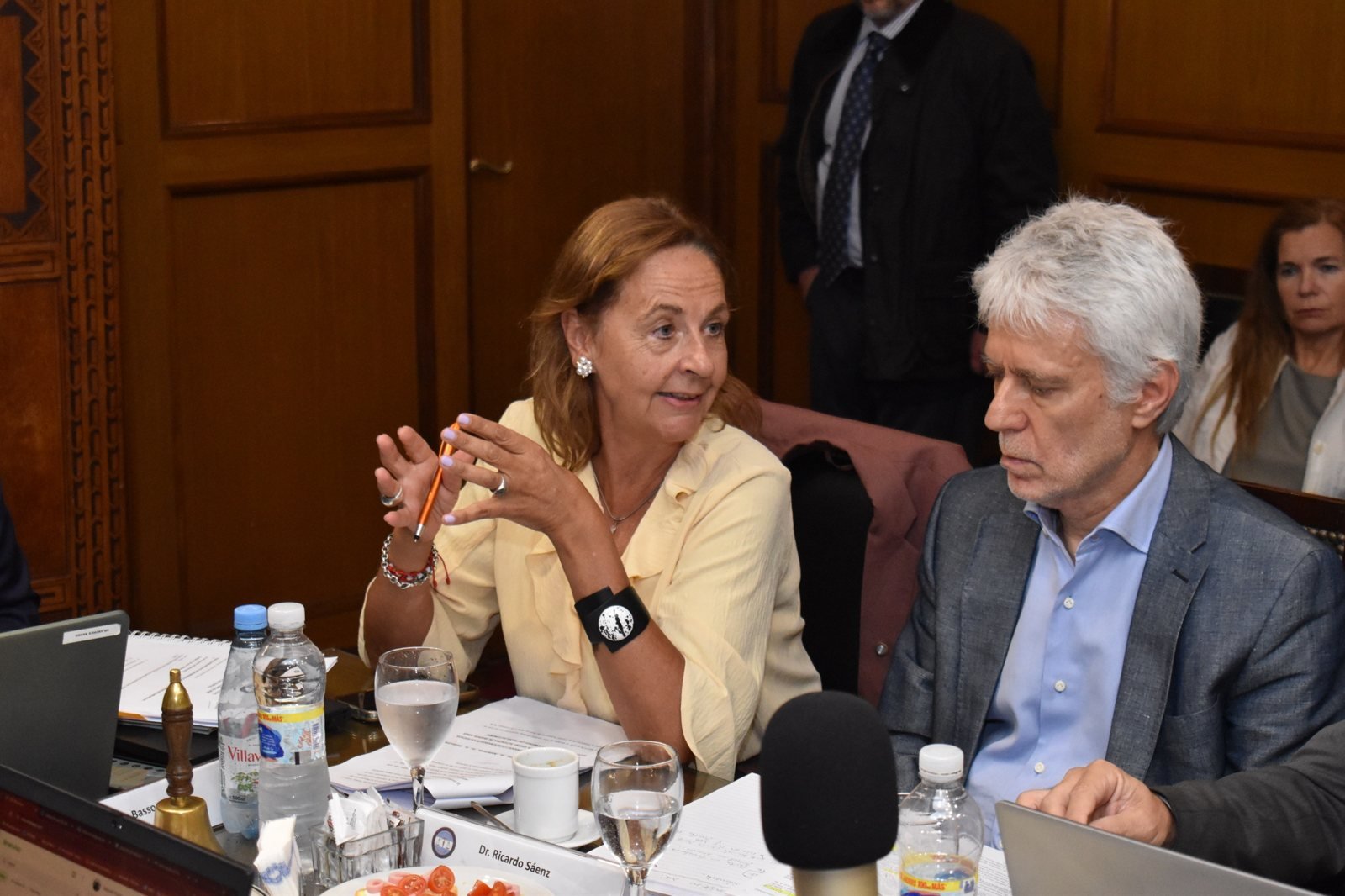 La vicepresidenta de la AMFJN, Dra. María Elena López
