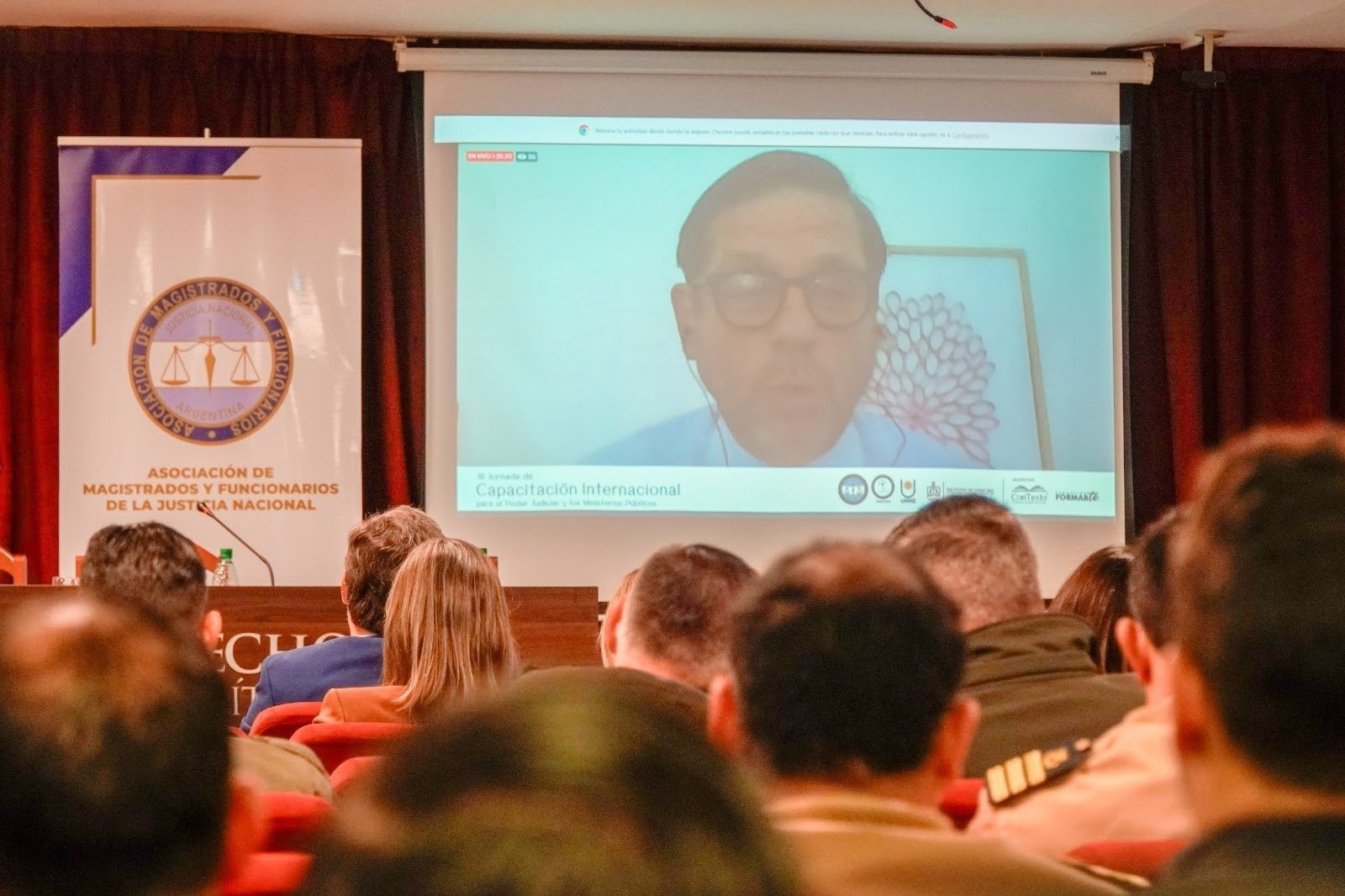Una de las exposiciones virtuales, transmitida en vivo a todo el país
