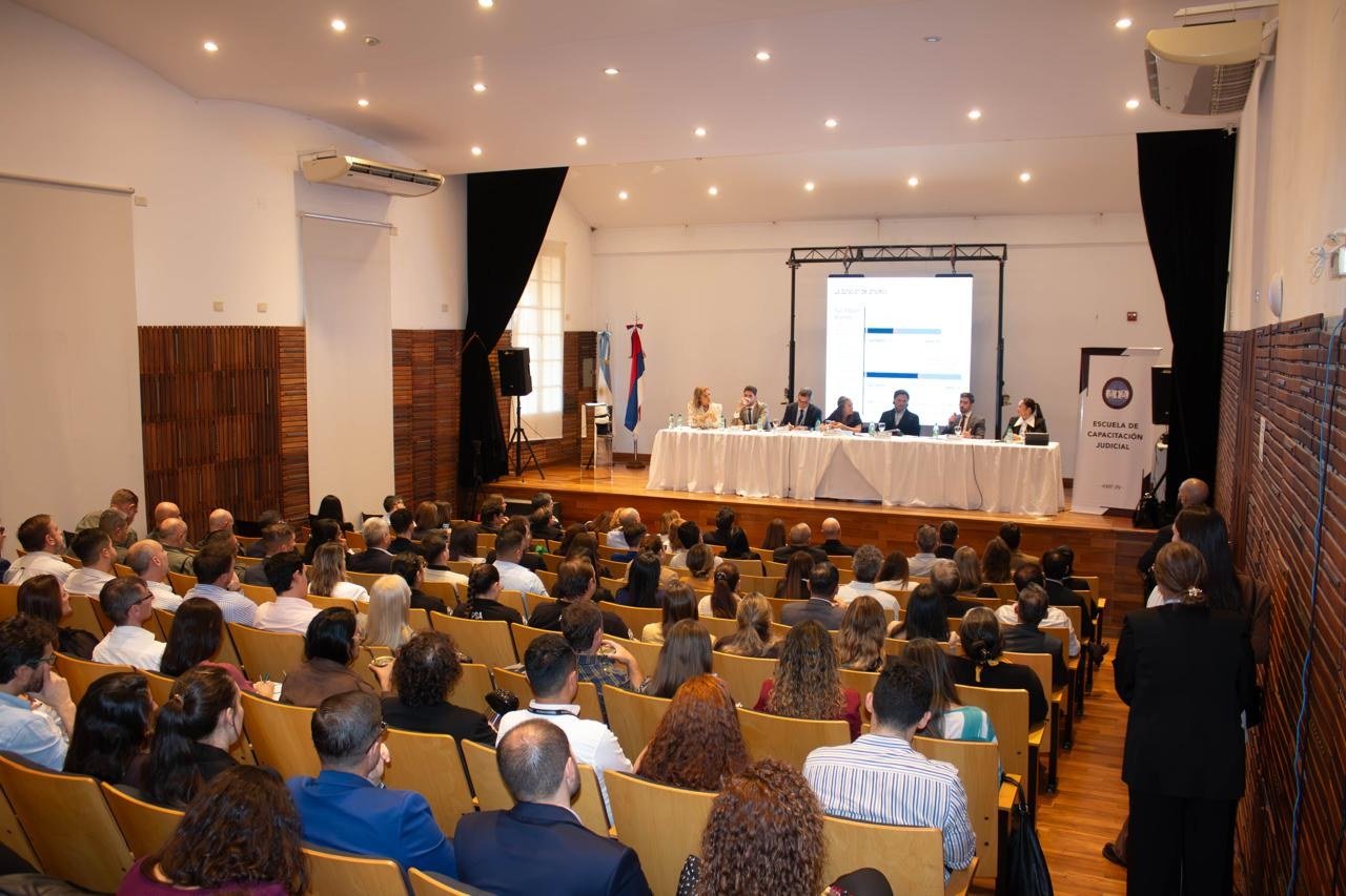 El auditorio colmado durante la jornada en Posadas