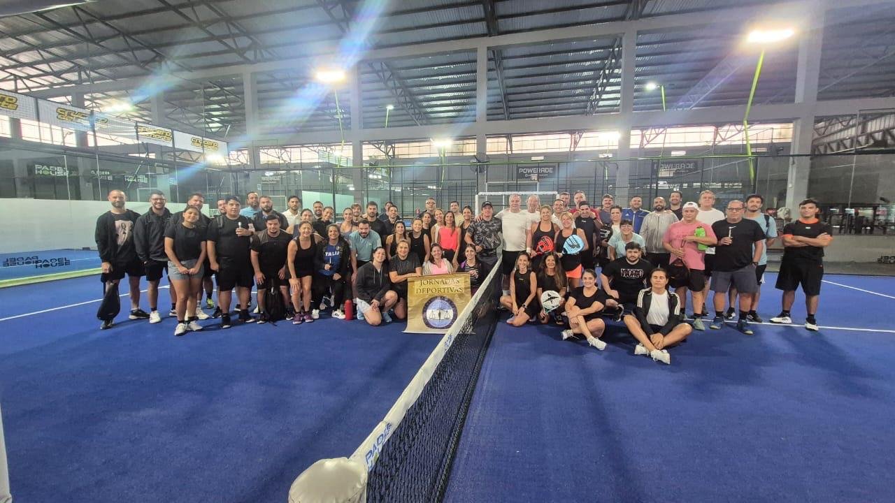 Participantes del torneo de pádel en Padel House, Posadas.