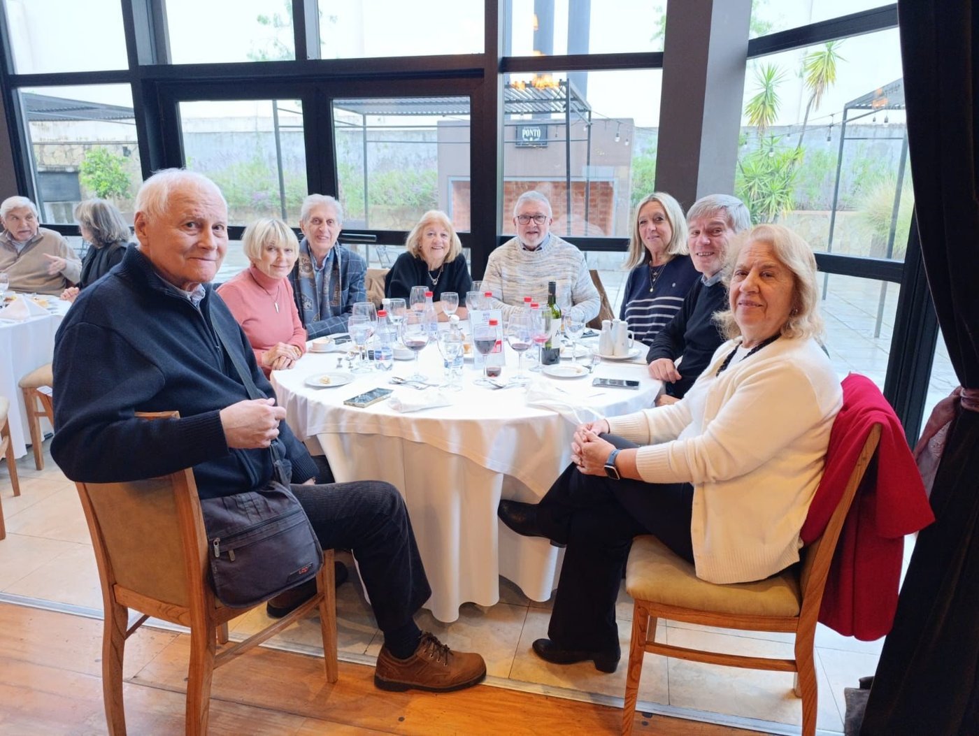 Almuerzo de camaradería con los asociados de la región